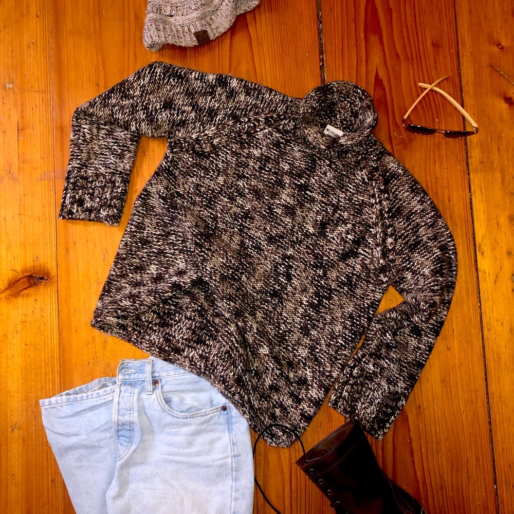 Columbia brown turtle neck sweater